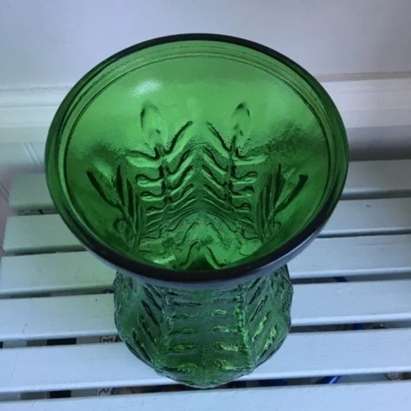 Vtg. FTD 1970s Leaf Pattern Green 10” Glass Vase - Picture 4 of 7